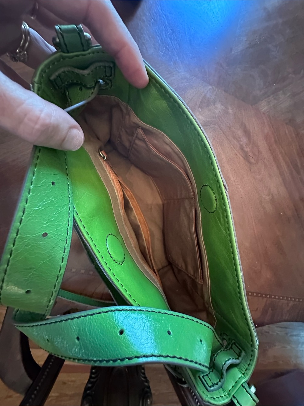 HOBO Lime Green Leather Shoulder Bag with Exterior Pocket - Picture 4 of 10